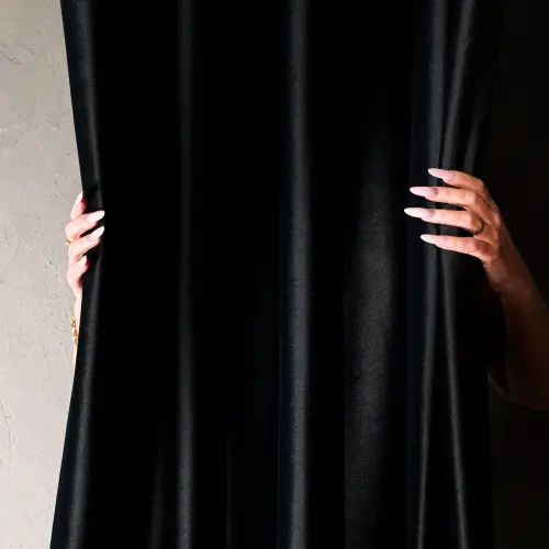 MATT VELVET Tkanina dekoracyjna, wysokość 320cm, kolor 052 czarny 4.jpg
