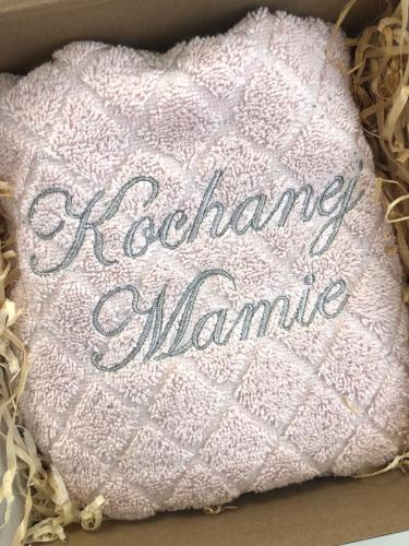 Ręcznik z HAFTEM Kochanej Mamie, prezent dla mamy, prezent na dzień Mamy