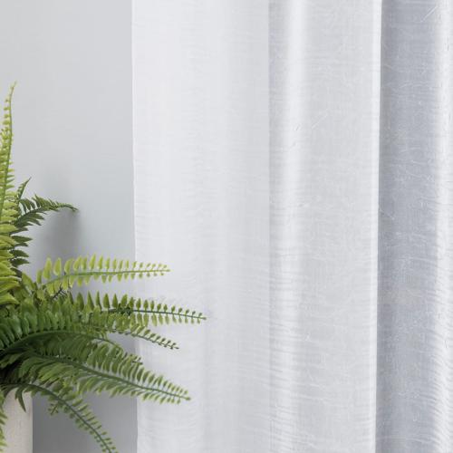 Lekka i przewiewna tkanina – subtelne rozproszenie światła