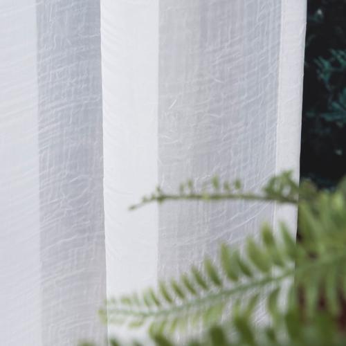 Starannie wykończona firana – wysoka jakość i dbałość o detale