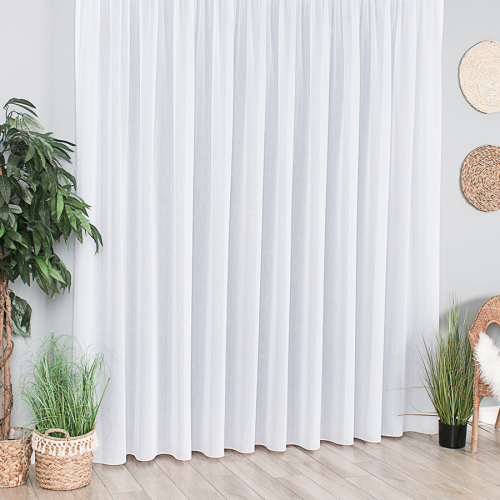 Delikatna firana z batystu – idealna do wnętrz skandynawskich, romantycznych i eko