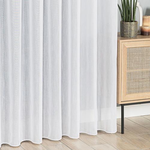 Nowoczesna aranżacja okna z firaną DESZCZYK – stylowe i funkcjonalne rozwiązanie do każdego wnętrza