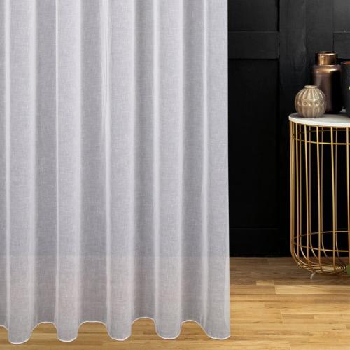 Lekka firana SCANDI o lnianym splocie zawieszona w jasnym wnętrzu